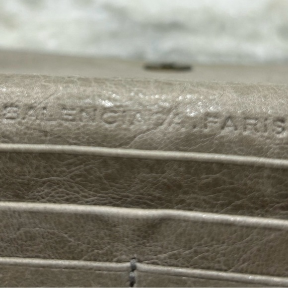 Balenciago Authentic Distressed Smooth Wallet - Picture 6 of 7